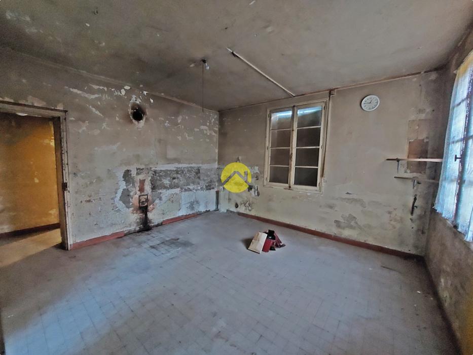 MAISON À RÉNOVER-BÂTIMENT-TERRAINS