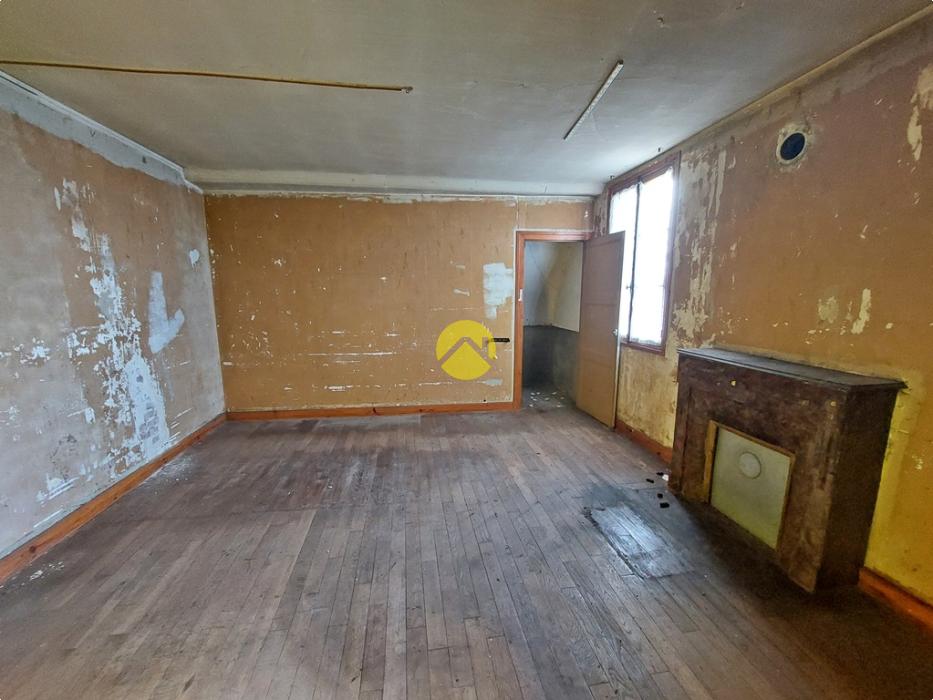 MAISON À RÉNOVER-BÂTIMENT-TERRAINS