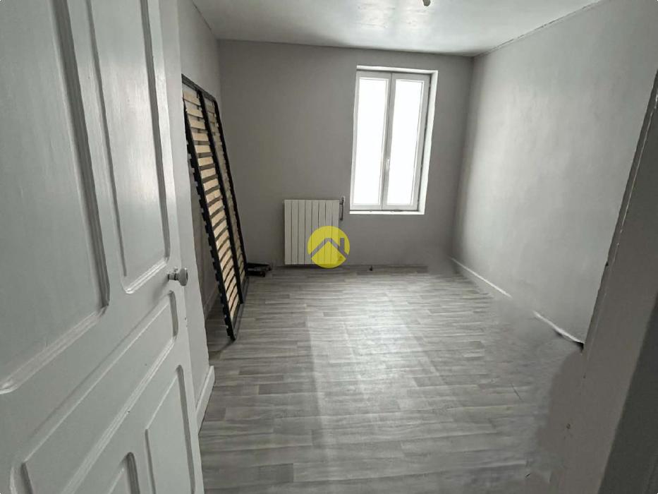 Maison + BAR (licence IV) + Parking