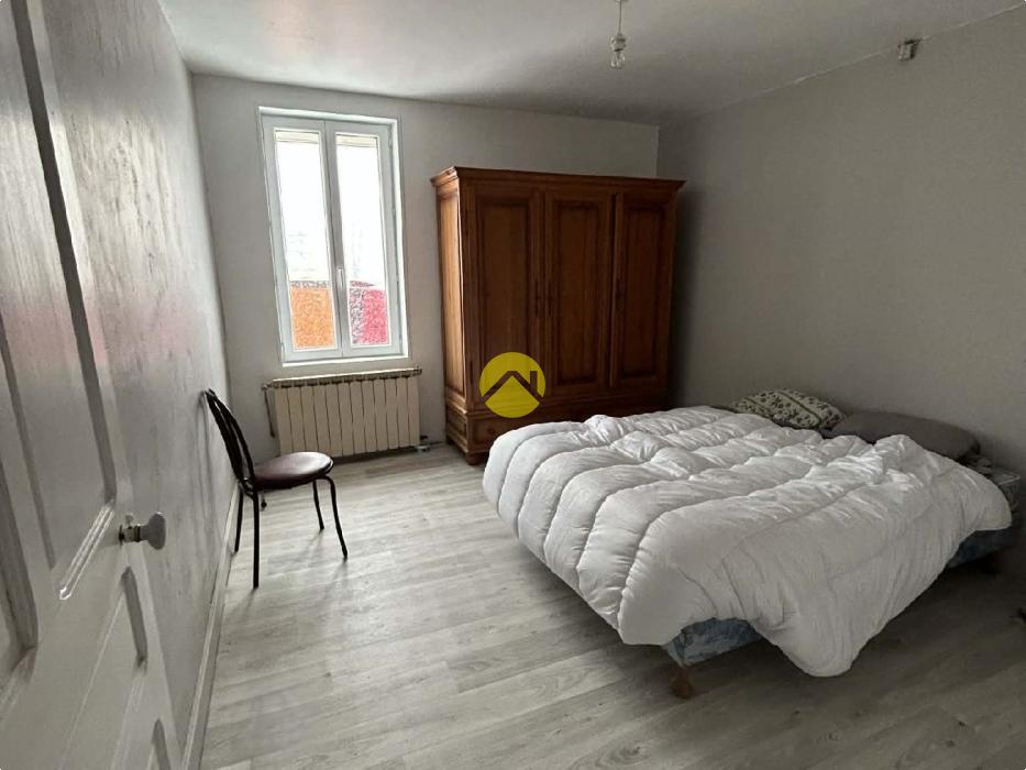 Maison + BAR (licence IV) + Parking