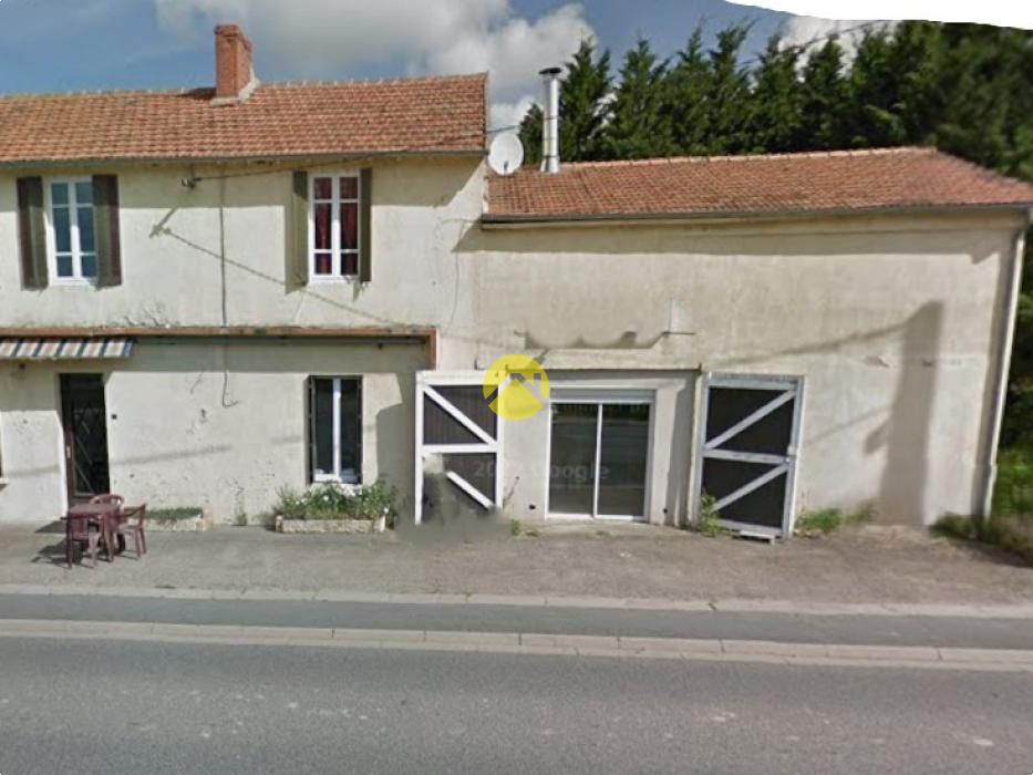 Maison + BAR (licence IV) + Parking