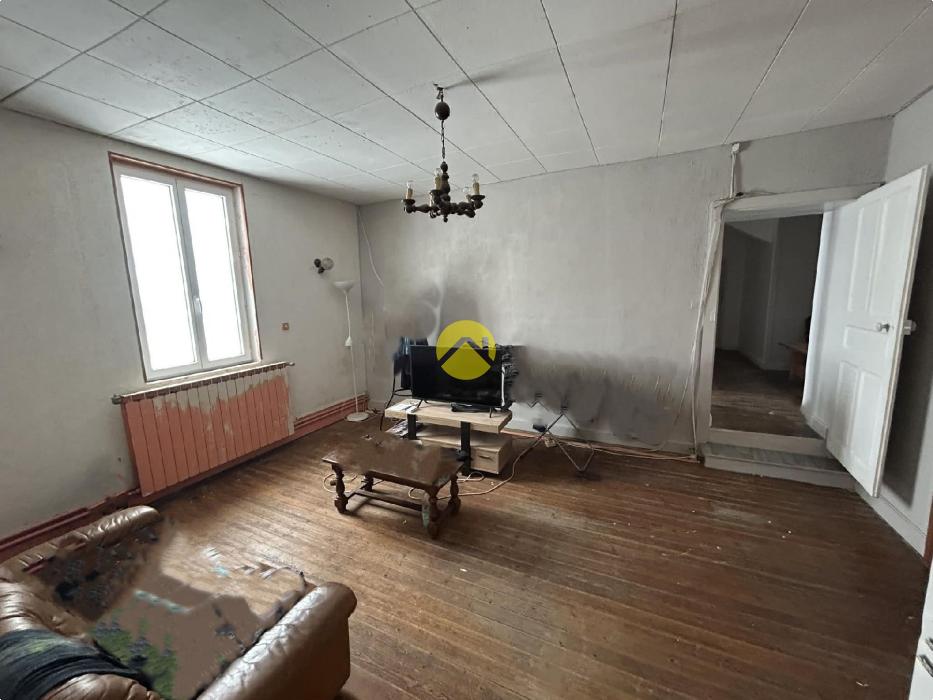 Maison + BAR (licence IV) + Parking