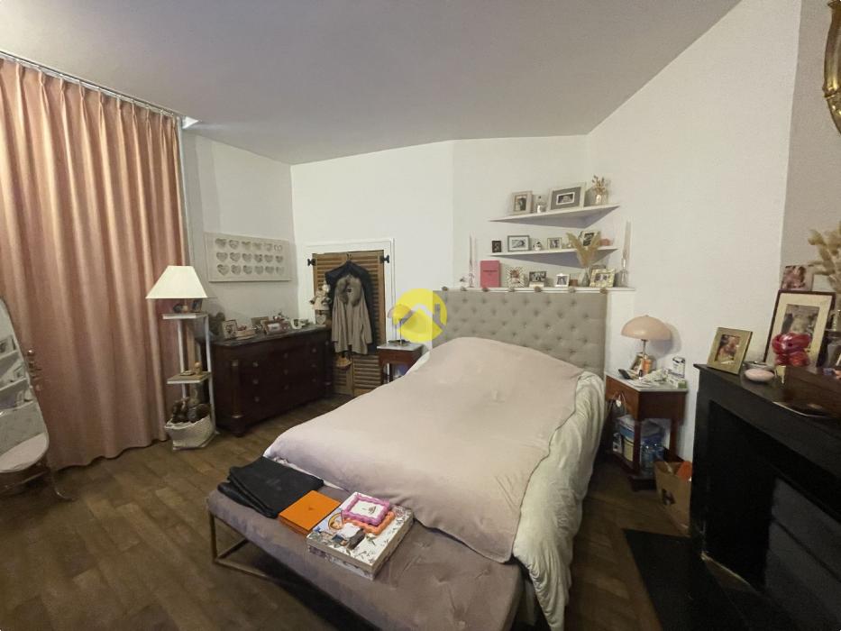 APPARTEMENT AVEC PISCINE CENTRE 