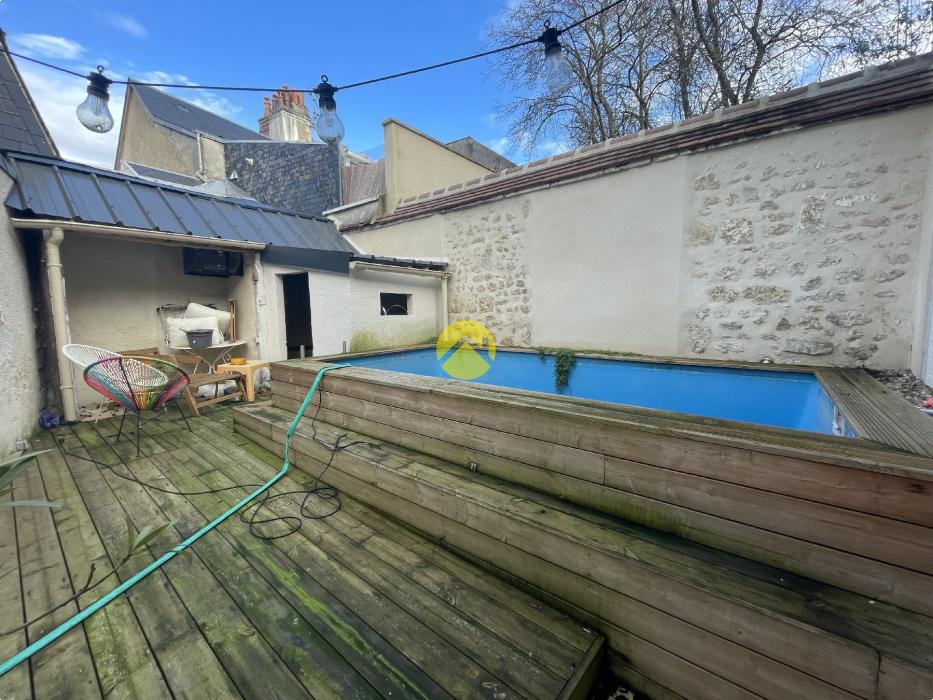 APPARTEMENT AVEC PISCINE CENTRE 