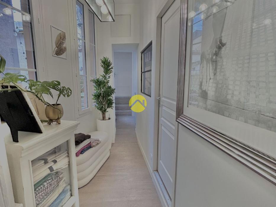 APPARTEMENT AVEC PISCINE CENTRE 