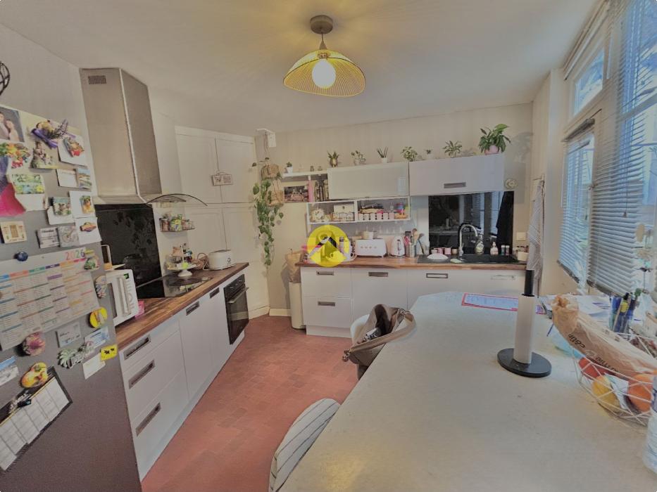 APPARTEMENT AVEC PISCINE CENTRE 