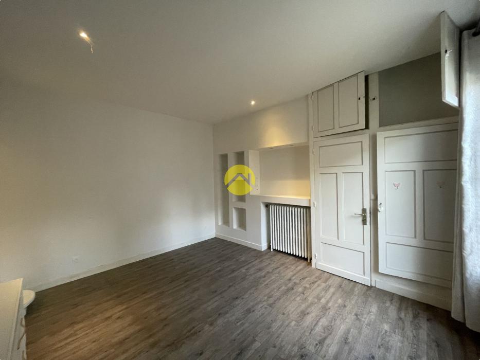 APPARTEMENT AVEC PISCINE CENTRE 