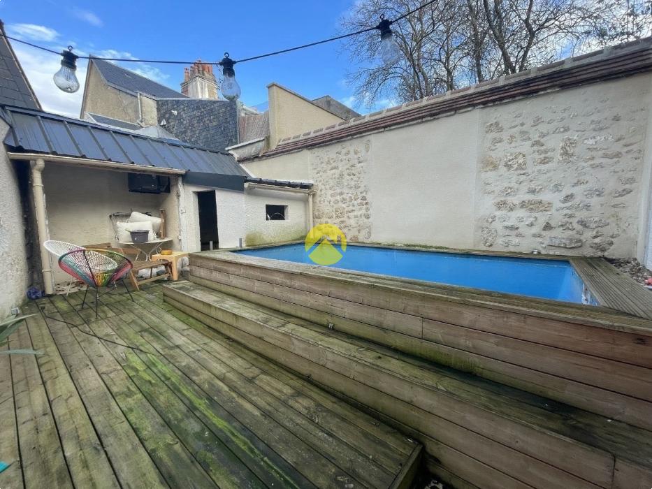APPARTEMENT AVEC PISCINE CENTRE 
