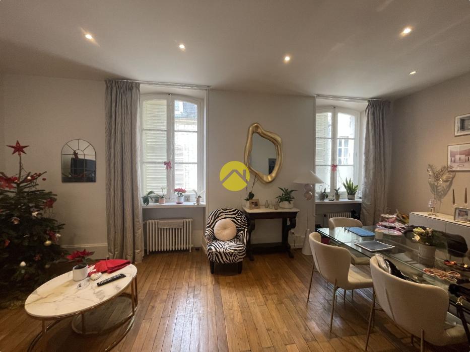 APPARTEMENT AVEC PISCINE CENTRE 