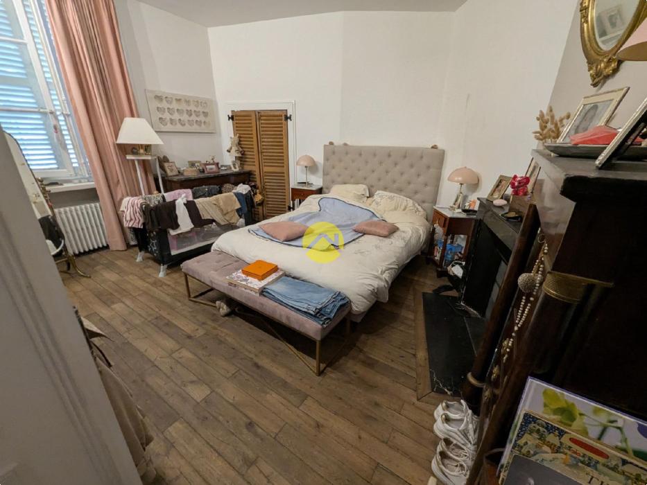 APPARTEMENT AVEC PISCINE CENTRE 