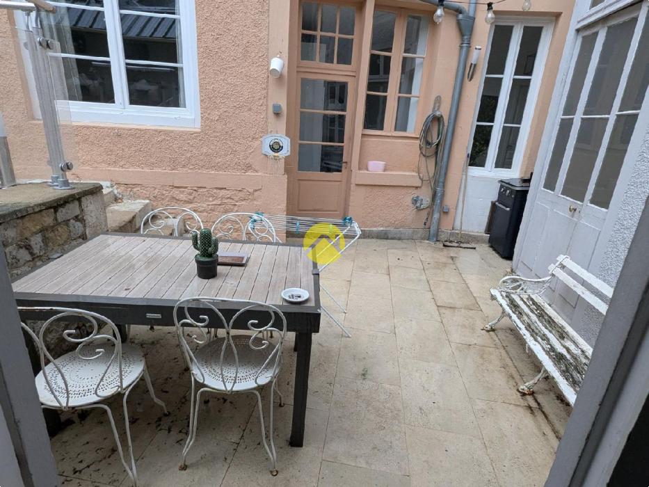 APPARTEMENT AVEC PISCINE CENTRE 