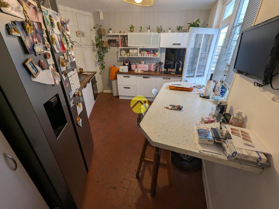 APPARTEMENT AVEC PISCINE CENTRE 