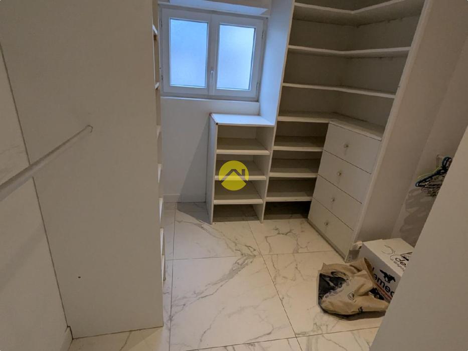 APPARTEMENT AVEC PISCINE CENTRE 