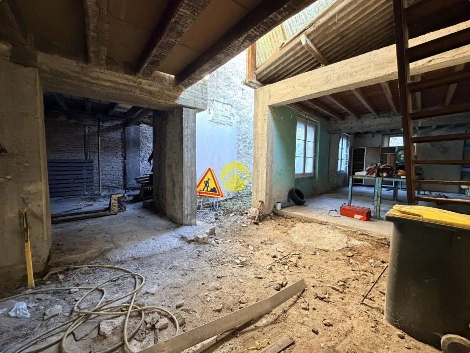 Garage avec atelier et cour