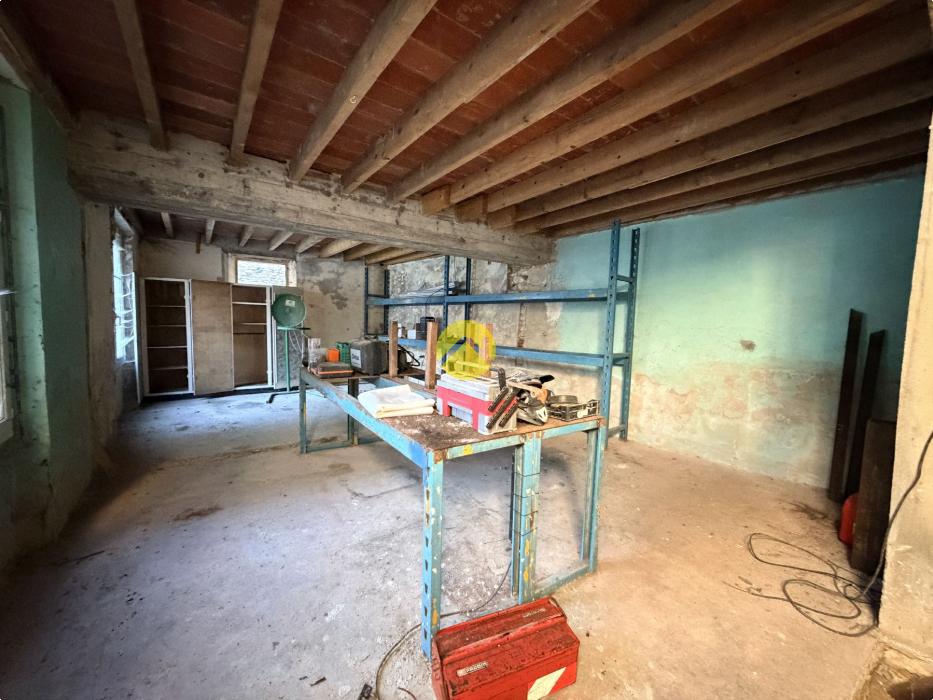Garage avec atelier et cour