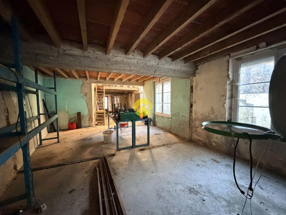 Garage avec atelier et cour