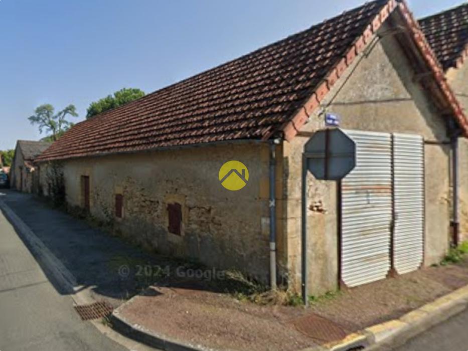 Hangar en pierre fermé centre bourg