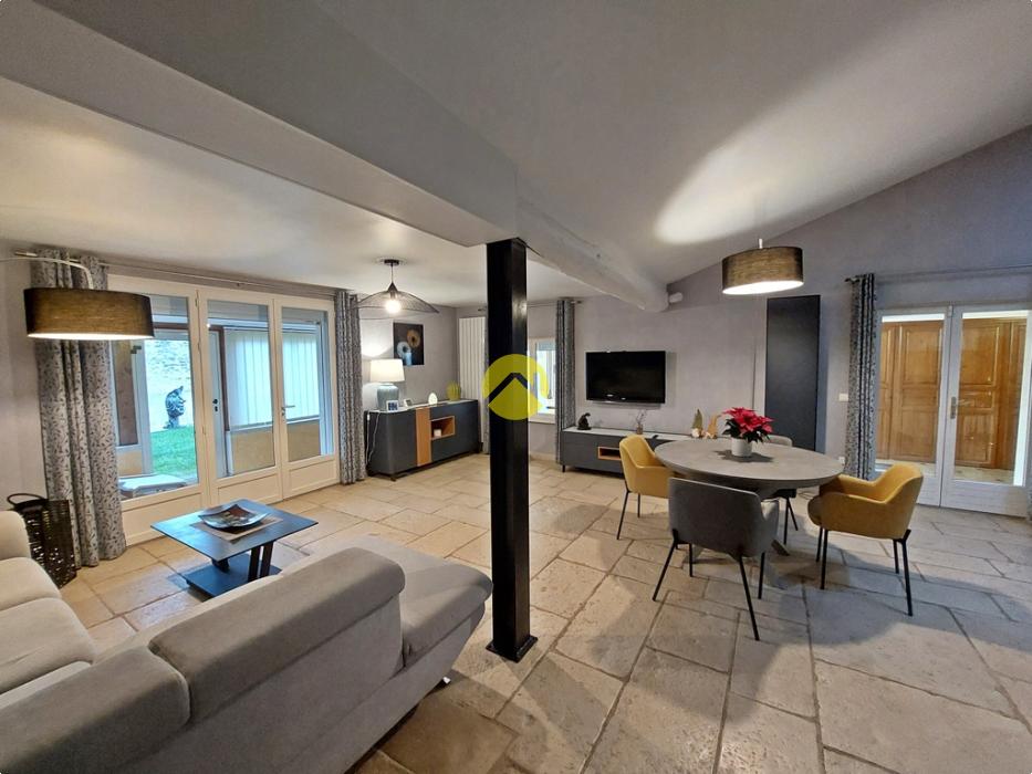 ENTIÈREMENT RENOVÉE + DÉPENDANCES