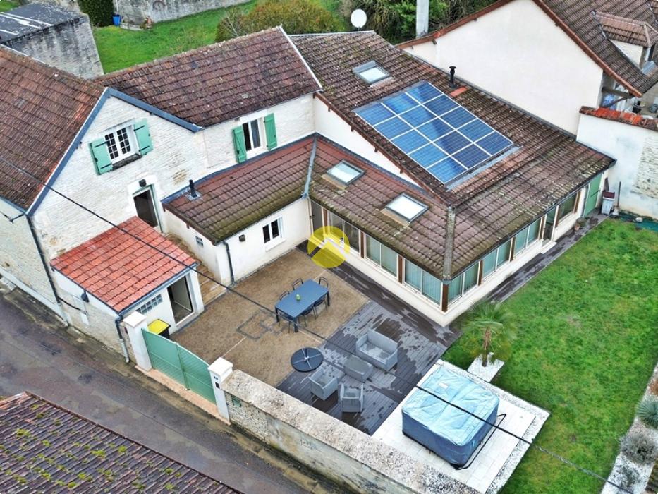 ENTIÈREMENT RENOVÉE + DÉPENDANCES