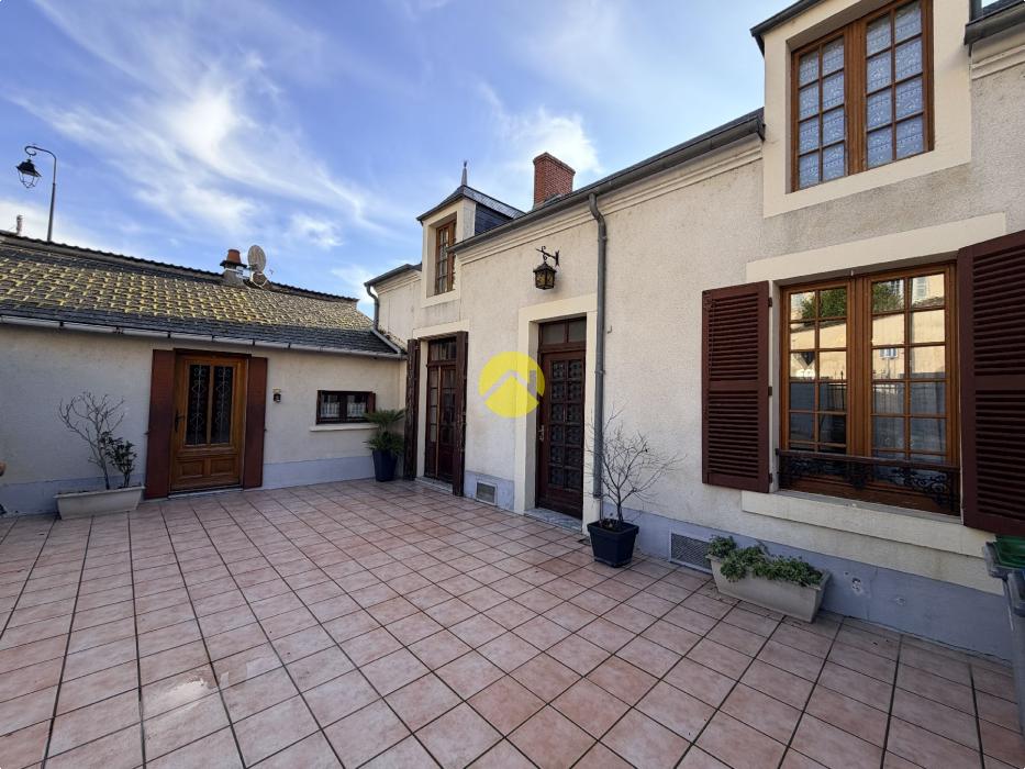 Maison centre Châteauneuf