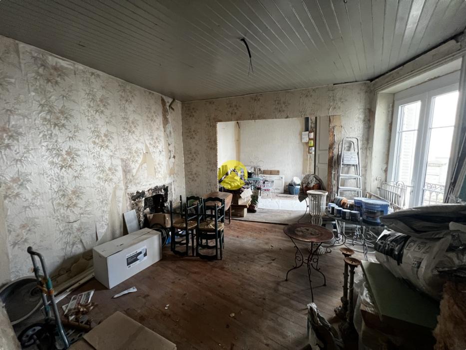 CENTRE-BOURG IMMEDIATEMNT HABITABLE