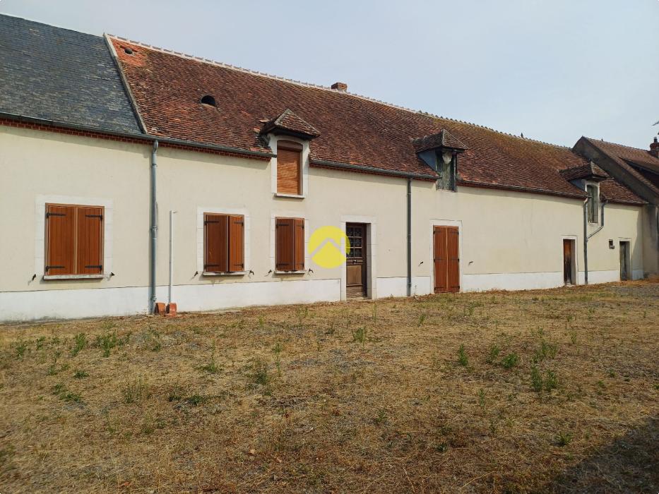 LONGERE 208 M2 GARAGES DEPENDANCES