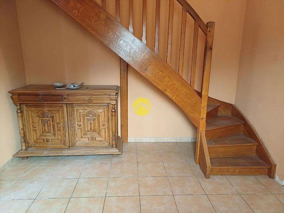 LONGERE 208 M2 GARAGES DEPENDANCES