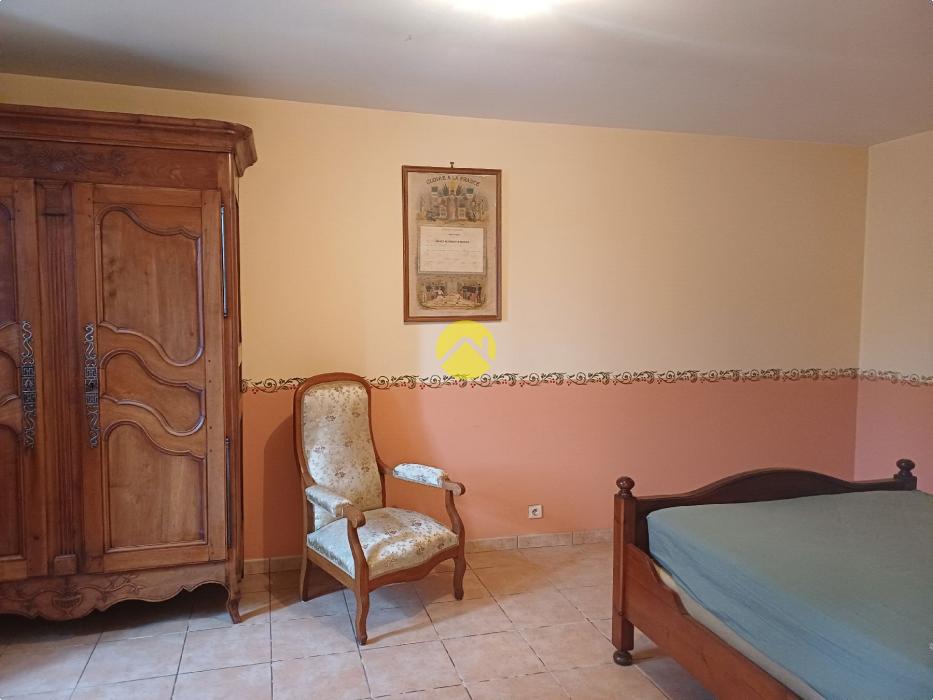 LONGERE 208 M2 GARAGES DEPENDANCES