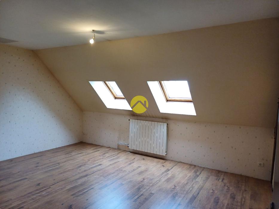 LONGERE 208 M2 GARAGES DEPENDANCES