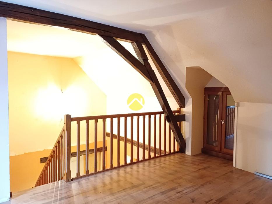 LONGERE 208 M2 GARAGES DEPENDANCES