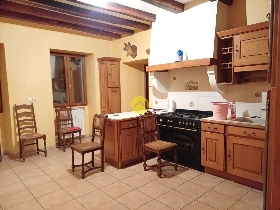 LONGERE 208 M2 GARAGES DEPENDANCES