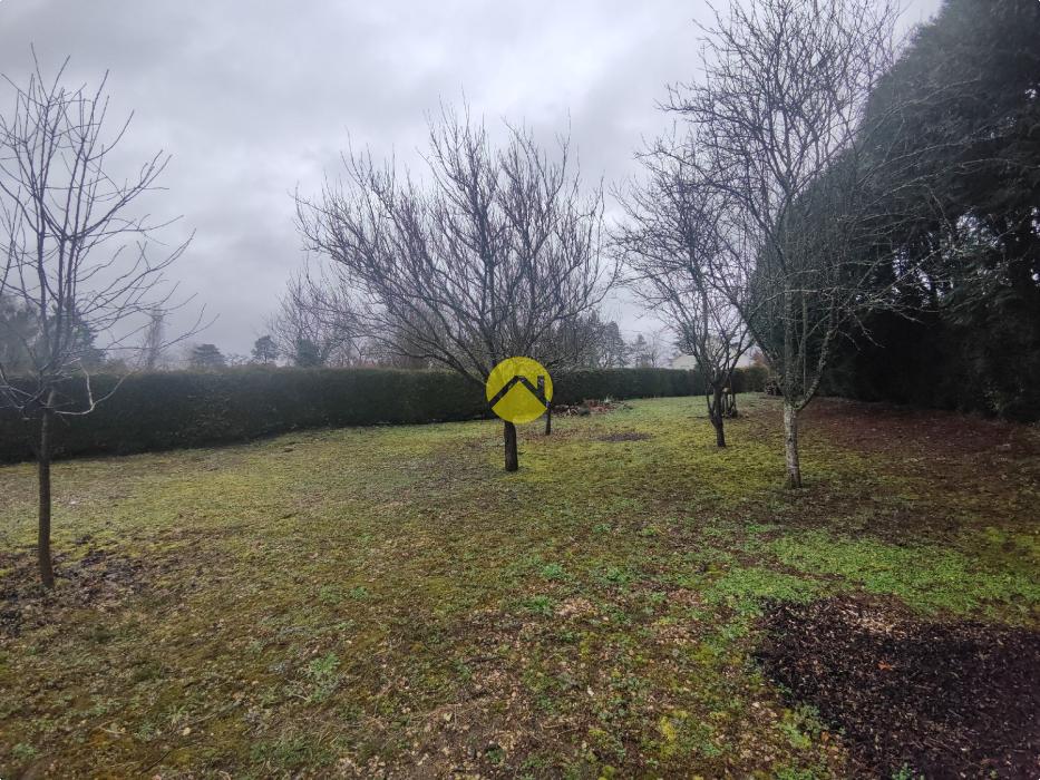 MAGNIFIQUE TERRAIN A LA CAMPAGNE 