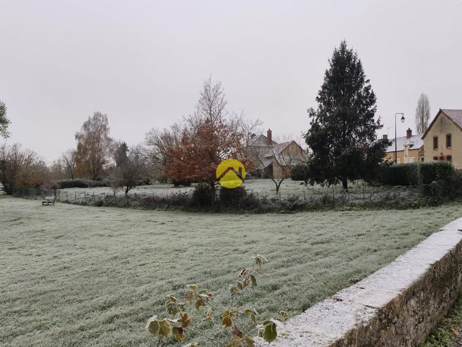 TERRAIN A BATIR AU BORD DE L'EAU