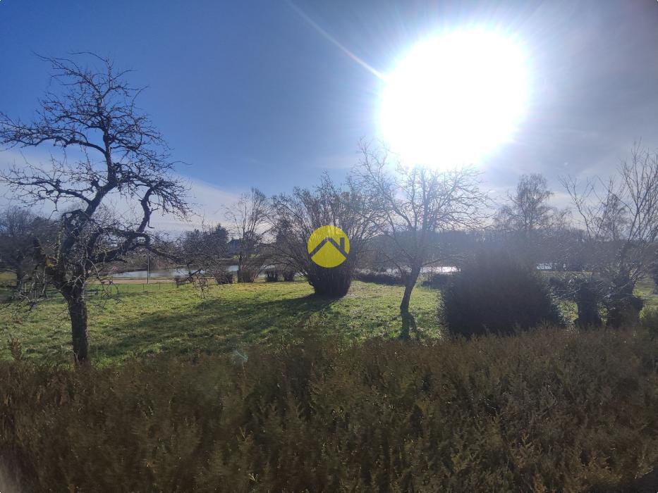 TERRAIN A BATIR AU BORD DE L'EAU