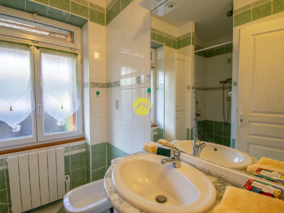 Ensemble de 2 maisons avec hangar