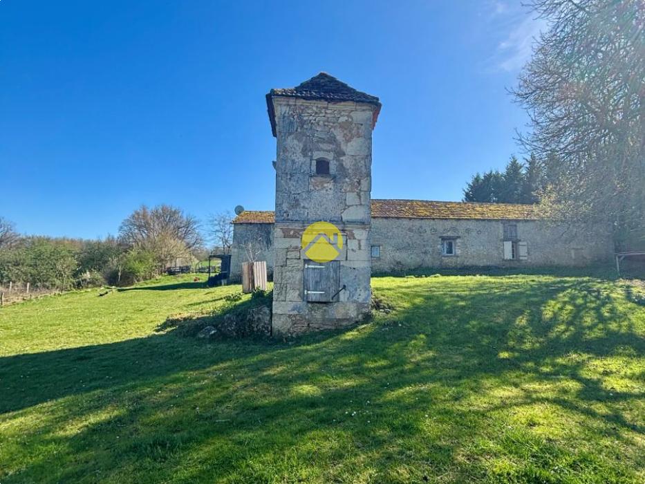 Maison perigourdine avec hangar 