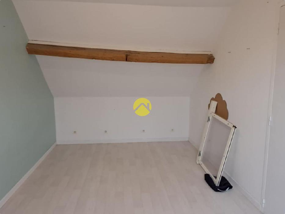 Maison avec un grand garage