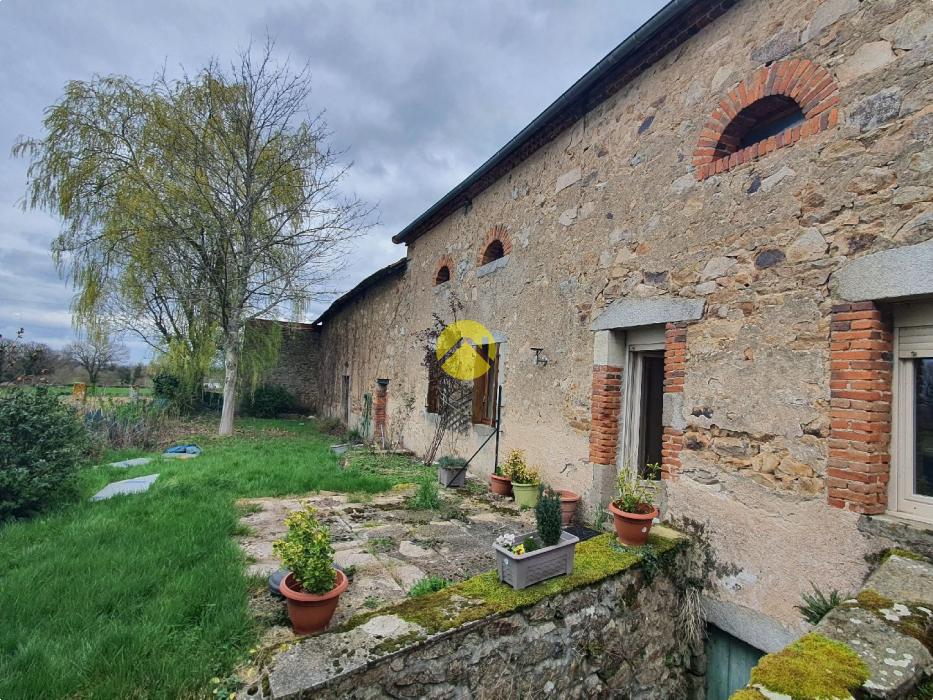 BELLE MAISON EN PIERRES