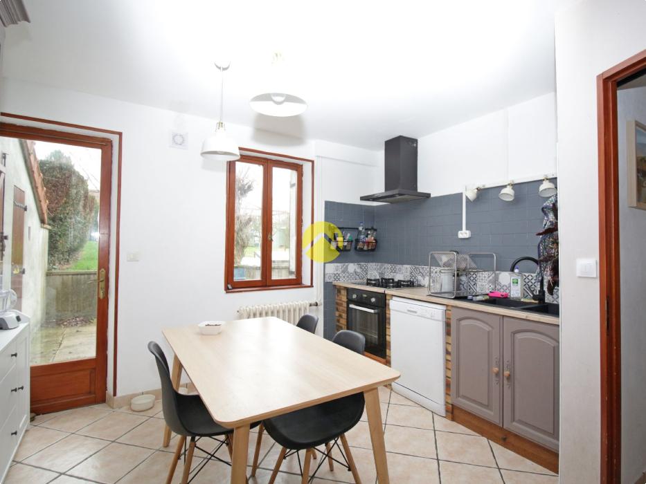 MAISON DE CHARME AVEC JARDIN