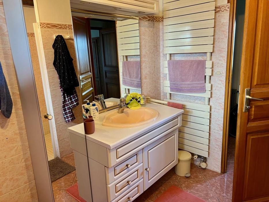 LONGERE -POSEZ VOS VALISES