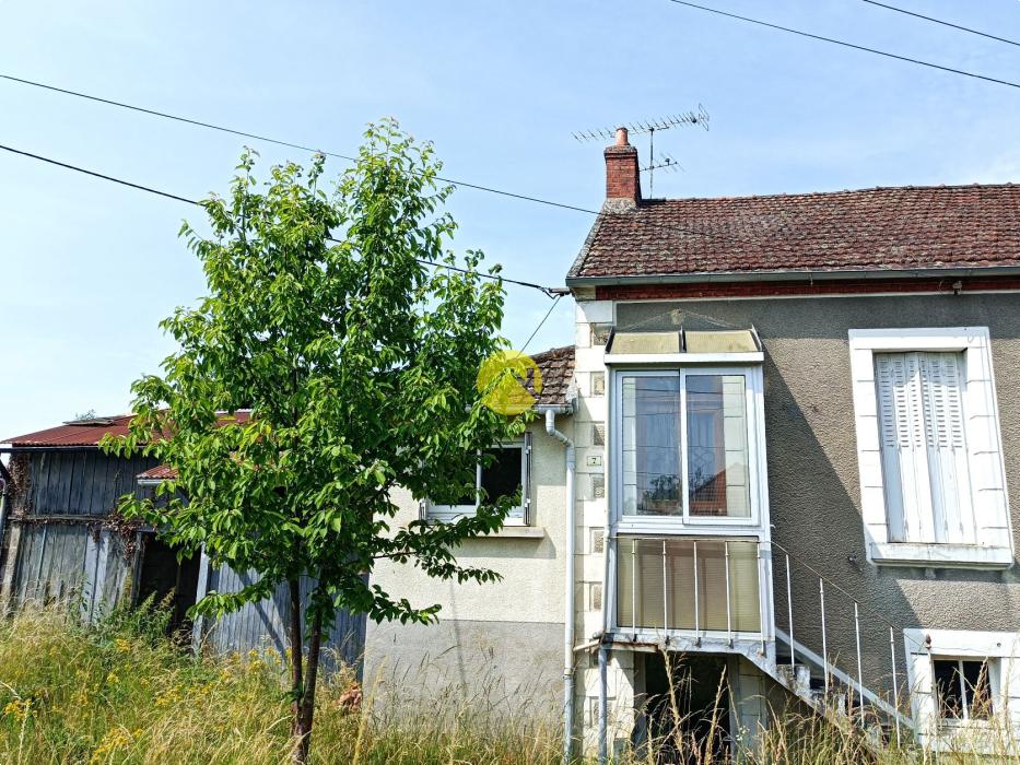 MAISON PROCHE COMMERCES