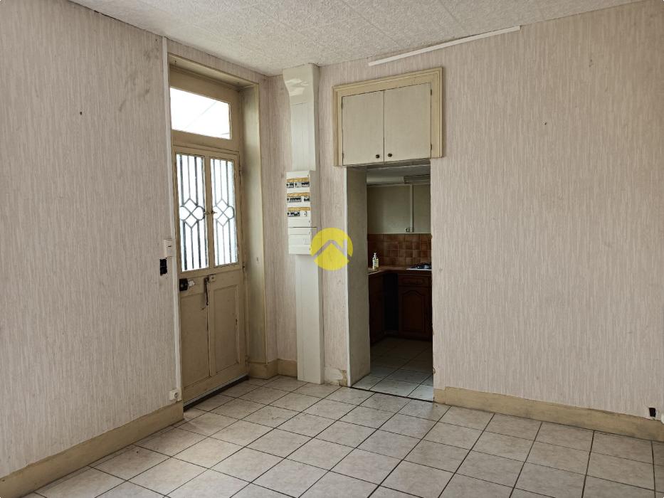 MAISON PROCHE COMMERCES