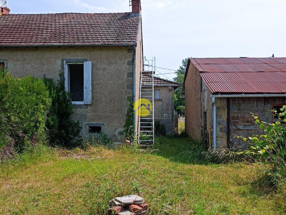 MAISON PROCHE COMMERCES