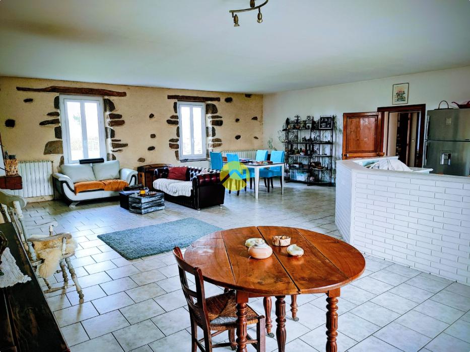 Longère de 1833 restaurée de 155m².