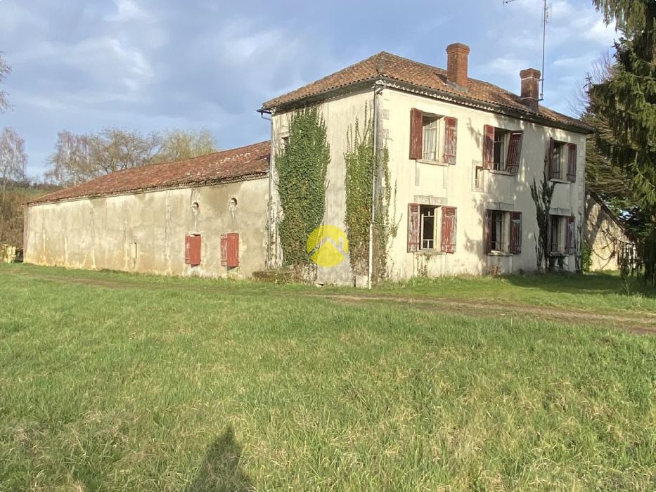 Corps de ferme à restaurer 