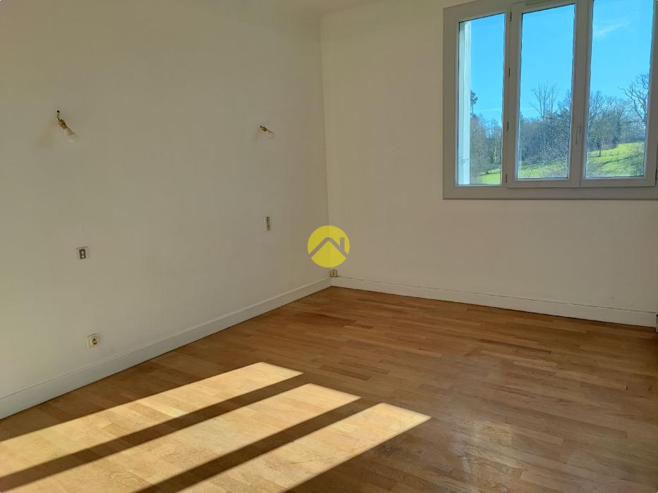 Pavillon de 75m²...