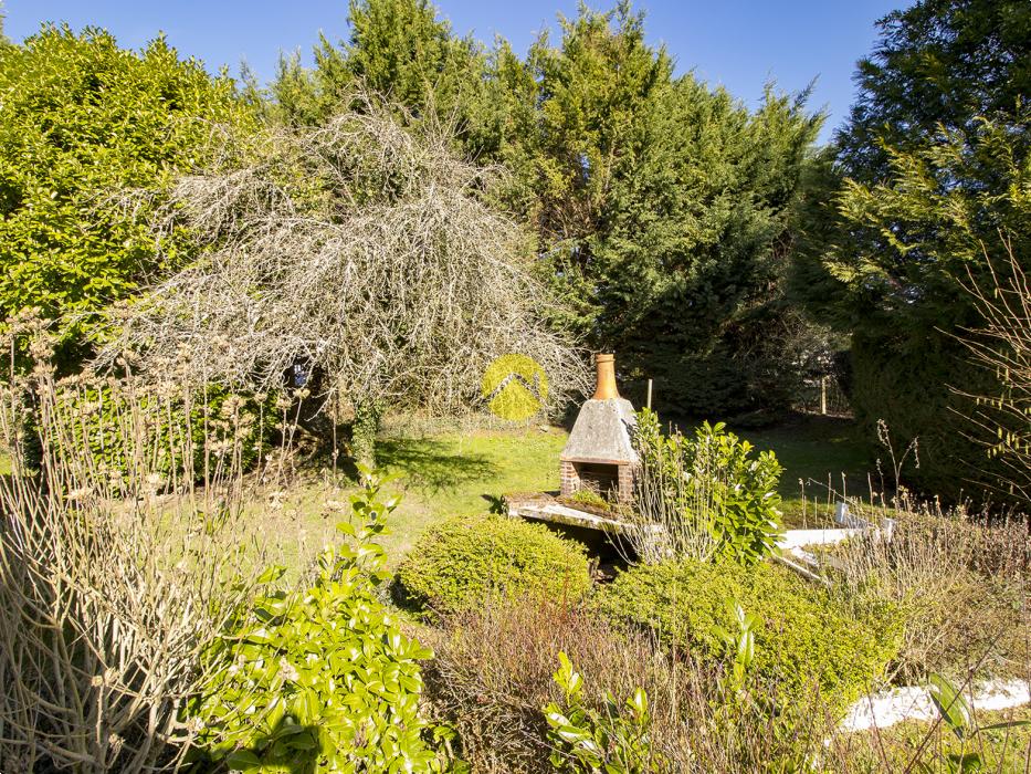 PAVILLON SUR GRAND TERRAIN