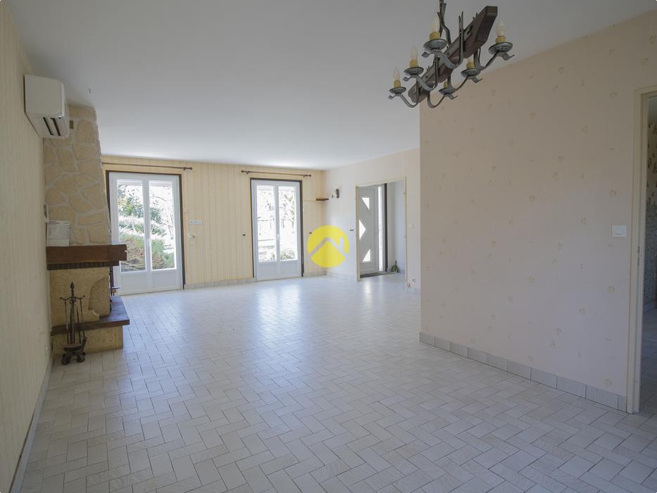 PAVILLON SUR GRAND TERRAIN