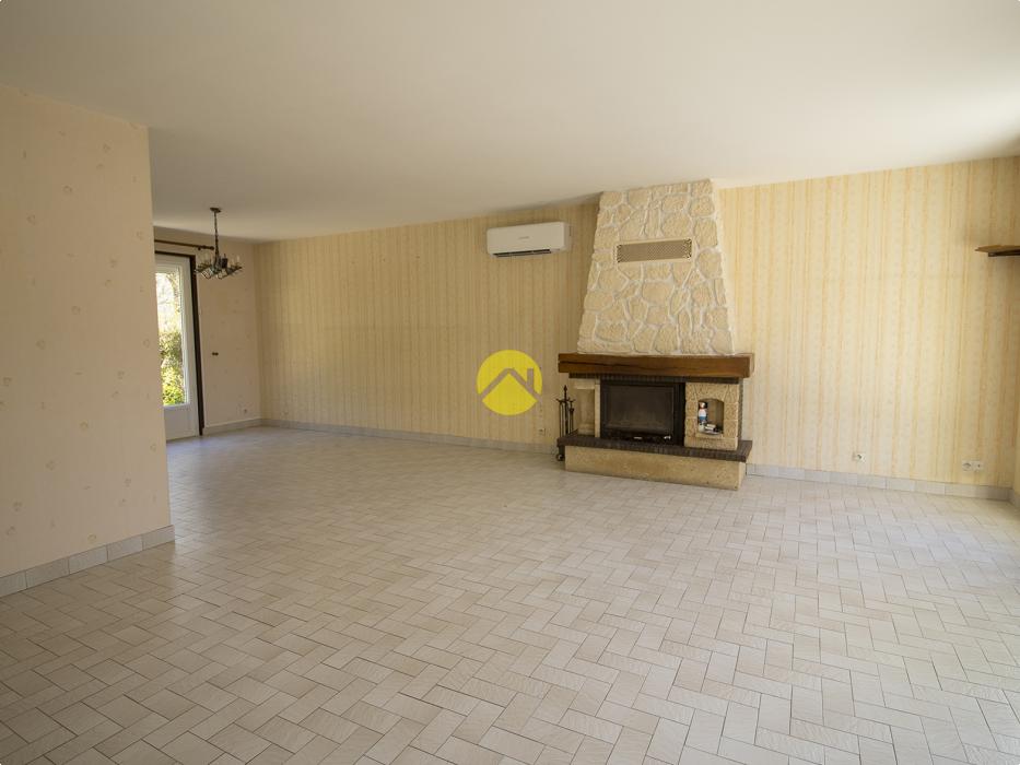 PAVILLON SUR GRAND TERRAIN