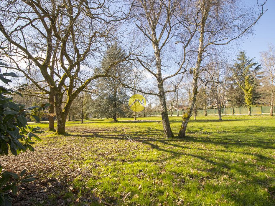 PAVILLON SUR GRAND TERRAIN